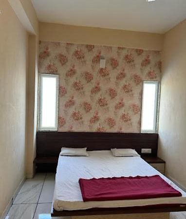 Swapnapurti Lodge, Akkalkot Akalkot Ngoại thất bức ảnh